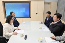 [포토]원강수 원주시장, 남강연 원주 어리랑보존회 회장 접견