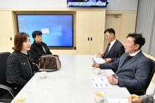 원주시 ㈜에스디유통 우리홈마켓, 시민서로돕기 천사운동 후원금 기탁