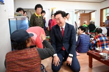 [포토]원강수 원주시장, 궁촌1리 경로당 오찬 간담회 참석