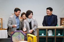 양구이레홈공방 | [포토]양구군의회, 양구공예공방 12주년 기획전 ‘일상의 즐거움’ 개막식 참석