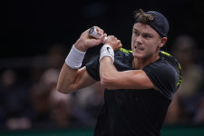 조코비치, 홀거 루네에 2-1 복수전...ATP 마스터스 1000 ‘40회 우승’ 보인다 [파리 마스터스]