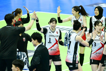 ‘모마 29점’ 현대건설, 4세트 ‘와르르’ 무너진 정관장 잡고 2연패 탈출+3위 상승[현장리뷰]