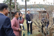 [포토]홍천군, 서울시농업기술센터에 ‘홍천무궁화’ 전달