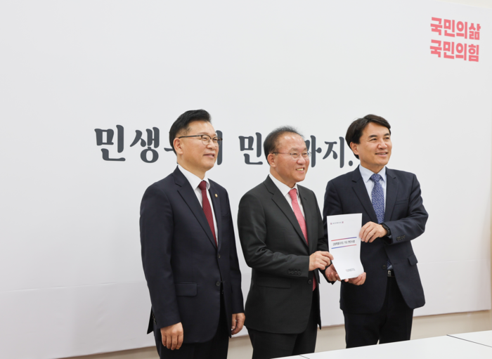 김용태 비대위, 강원특별자치도 현안과 당내 변화 강조: 전당대회 출마 의지 의미 없다며 비판 및 통과 지원 강조