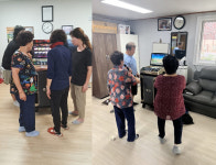 ‘경로당은 젊어지는 중’ TJ미디어 이동식노래방 M2로 ‘흥바람·신바람’