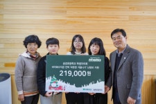 강릉 송양초등학교 학생자치회, 초록우산 강원지역본부에 산타원정대 후원금 전달