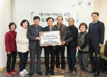 [포토]농업회사법인 장흥4리 꺽정마을회, 철원군에 장학금 1천만원 기탁