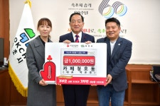 [포토]카페청호동, 속초시에 저소득 이웃돕기 성금 100만원 기탁