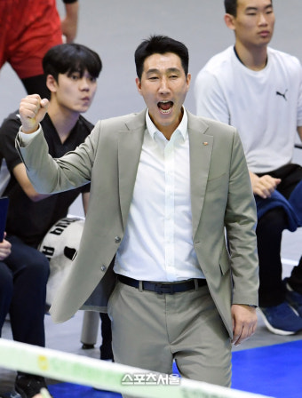 [포토]득점에 기뻐하는 한국전력 권영민 감독