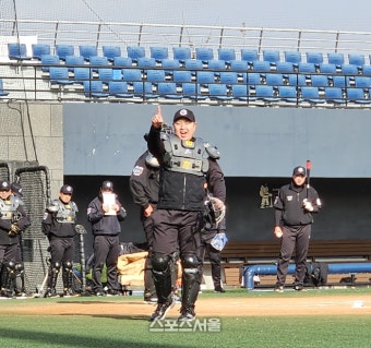 “공 안 던지고도 안타 나오겠네”…KBO 심판의 우왕좌왕 ‘피치클락’ 적응기 [SS 현장속으로]