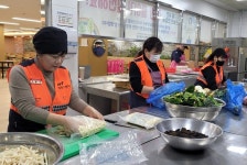 홍천여성의용소방대, 홍천군종합사회복지관 청춘식당 음식 조리·배식 봉사활동