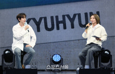 [포토]막내 규현의 쇼케이스에 슈퍼주니어 이특 지원 사격