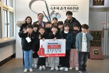 일동초·중·고태권도후원회 | [포토]올림픽태권도 원생 일동, 속초시에 160만원 상당 라면 2,340개 전달
