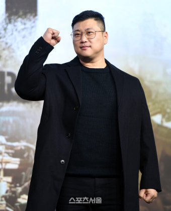 [포토] 파이팅 외치는 ‘황야’ 허명행 감독