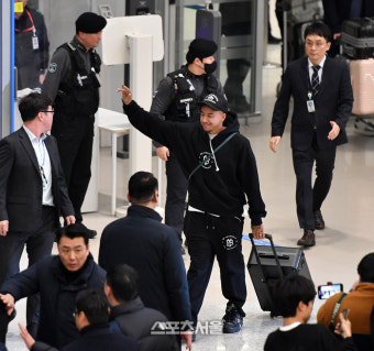 [포토]‘팬들을 향한 손인사’ 제시 린가드