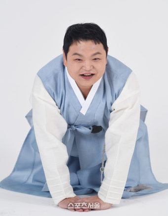 새신랑 된 ‘초롱이’ 고규필 “대중의 관심과 응원 아직 부끄러워…튼튼한 갑진년 되길” [한복인터뷰]