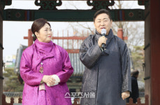 김관영 도지사 내외, 전주한옥마을 찾아 도민·귀성객들에 세배