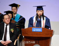 [포토] 이효리 ‘국민대 졸업식서 감명 깊은 축사’