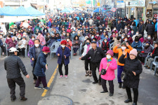 [포토]인제군, 제33회 정월대보름 척사대회 및 경로잔치