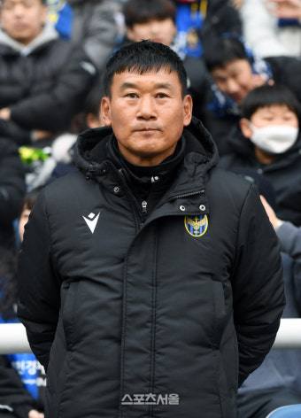 [포토]개막전 치르는 인천 조성환 감독