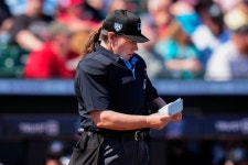 韓은 김라경 ‘인플루언서’ 칭하는데…美 여성 선수·감독·단장·심판·해설자 탄생 [황혜정의 두리번@@]