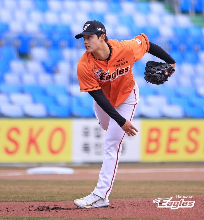 문동주의 맹투로 한화, KT 2-1로 꺾고 2연패 탈출