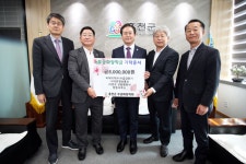 ㈜비에이텍·㈜금강전기·㈜태온정보통신·이앤강산림행정사 합동사무소, 홍천군 무궁화장학금 800만원 기탁