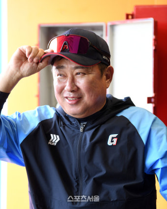 김태형 감독, 롯데 자이언츠의 향후 전략과 리더십에 기대가 모아져
