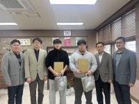 박영록 신경외과의원장, (사)이웃에 장학금 800만원 전달