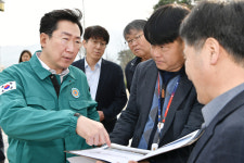 원강수 원주시장, 버들초등학교 앞 도로 확·포장 공사 임시 개통 현장점검!