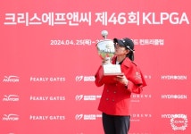 “벤츠 받고 우승까지” KLPGA 통산 10승 이정민, 첫 ‘메이저퀸’ 등극…역대 ‘최소 스트로크 우승’ 타이 [SS스타]