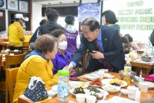 속초시 노학동 지역사회보장협의체, 어버이날 감사 행사