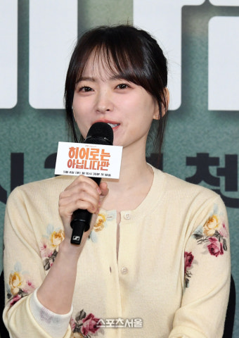 [포토]‘히어로는 아닙니다만’ 출연 소감 밝히는 천우희