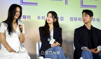 [포토] 탕웨이 답변 지켜보는 수지-박보검