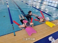 용인도시공사, 남사스포츠센터서 장애인 수영체험교실 운영 중