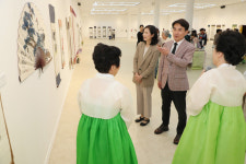 김진태 강원지사, ‘신사임당상 제50회 기념 전시회’ 참석