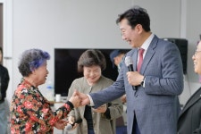 원강수 원주시장, 청춘노인대학 어르신들 방문