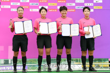 [포토]배선영-김소연-고어진-김다애 심판, 여왕기 최우수심판상