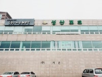 [2024 고객선호브랜드지수 1위] 성산포크, 한약재 배합한 원료돈 생산