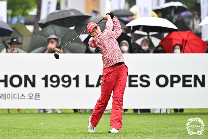 김민솔, KLPGA 개막전 첫날 8언더파 기록으로 선두 발굴!