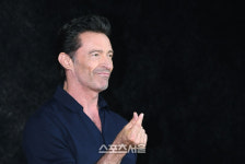 [포토]하트 만들어 보이는 휴 잭맨