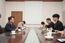 육동한 춘천시장, (주)한국고용정보 방문