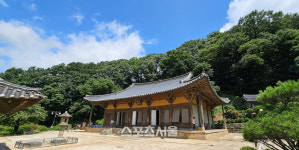 정성으로 빚은 영주 부석사, “부처님을 뵙고 소백산을 바라보니 세상의 모든 번뇌가 사라지네...”