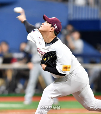 [포토]‘9회초 4-4 등판’ 조상우