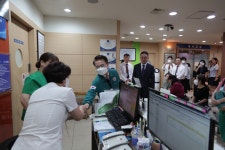 육동한 춘천시장, 인성병원 관계자 격려 방문