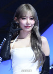 [포토]볼하트 만들어 보이는 르세라핌 사쿠라