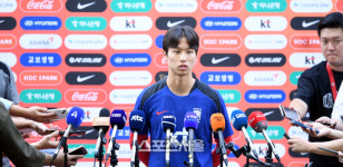 [포토] 엄지성 ‘초롱초롱한 눈빛으로’