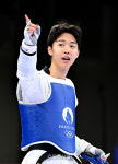 ‘파리올림픽 金’ 태권도 박태준, LG트윈스 승리 기원 시구