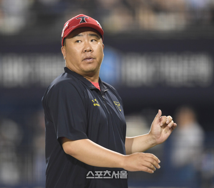 이범호 감독, 주루 방해 판정에 항의하며 퇴장당한 사건 발생