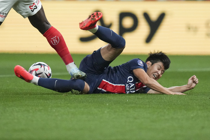 PSG 루이스 엔리케 감독, 이강인을 수비형 미드필더로 기용할 가능성에 언급